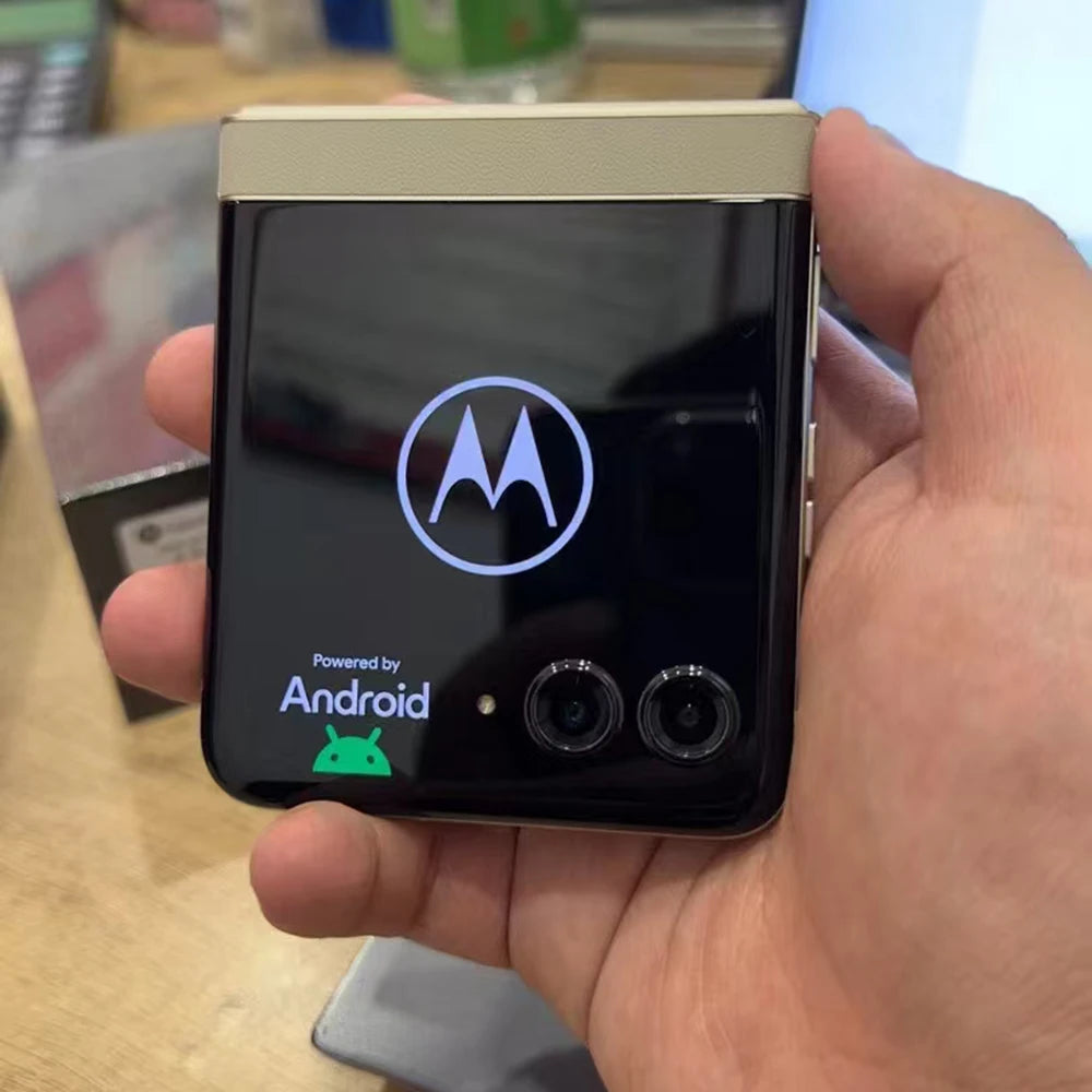 Motorola Moto razr 50 Folded Screen Phone Main 6.9 inch FHD+ pOLED Secondary screen 3.6 inch Dimensity 7300X 50MP