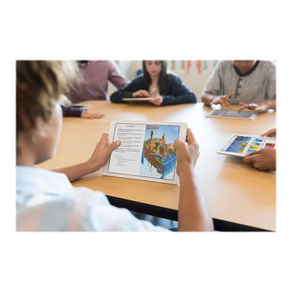 Original Unlocked Apple iPad 9.7'' 2018 iPad 6th Gen Wifi+Cellular 32GB 9.7'' A10 Fusion IPS LCD iPad iOS 11.3 95% New Tablet